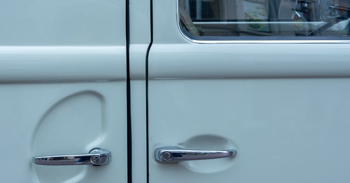 車体側面に装着したドアパンチ対策用品